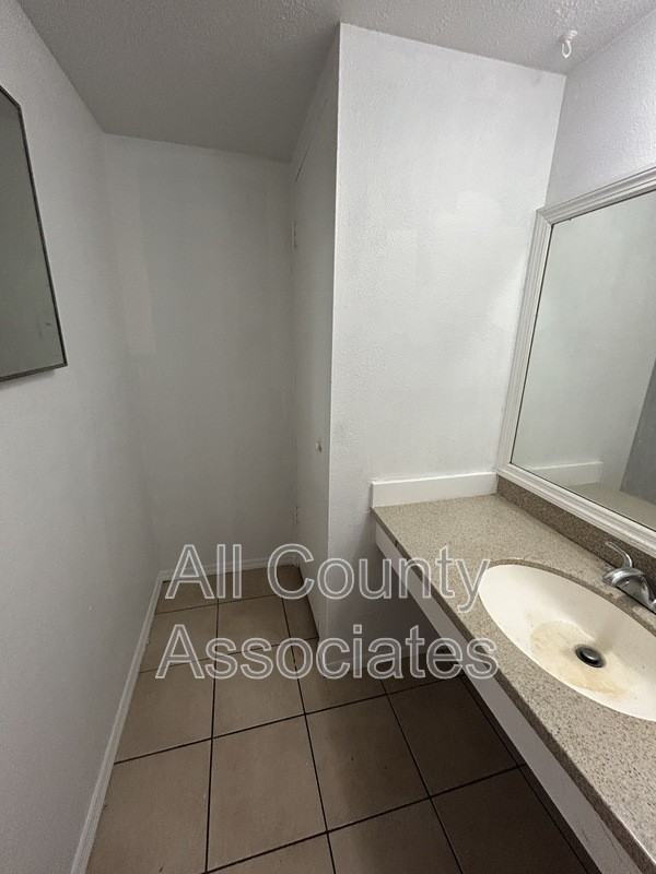 8722 N 48th St #A - Photo 7 of 9