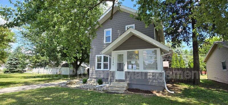 2240 Nuttman Ave - Photo 2 of 22