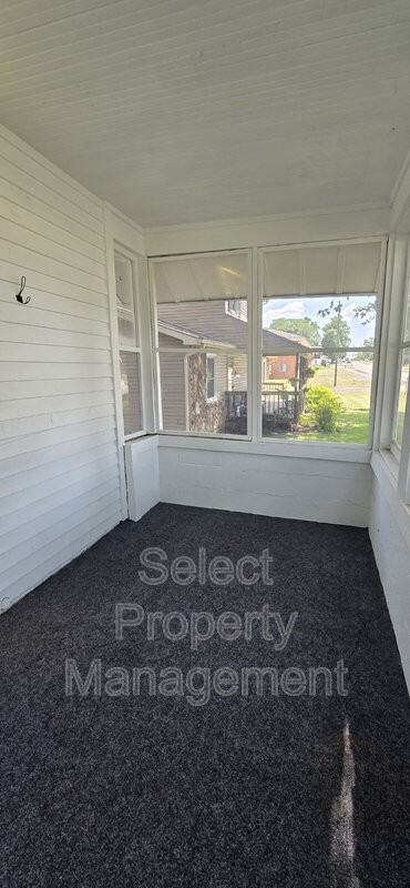 2240 Nuttman Ave - Photo 3 of 22
