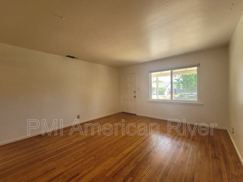 2721 18th Ave - Photo 3 of 15