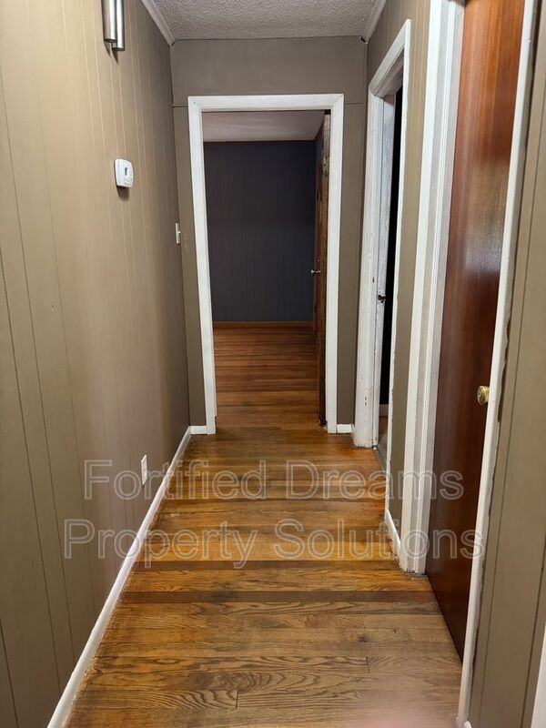 633 S Greensboro St - Photo 6 of 24