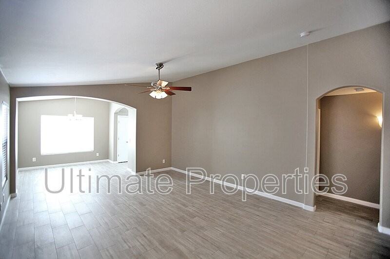 11245 W Phillip Jacob Dr - Photo 3 of 18