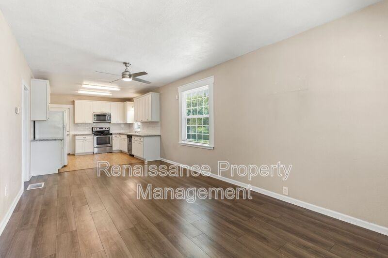 400 E Ellis St - Photo 3 of 29
