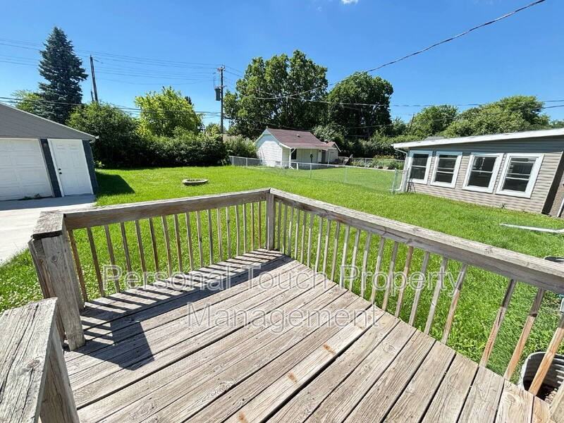 1541 10th St S - Photo 2 of 34