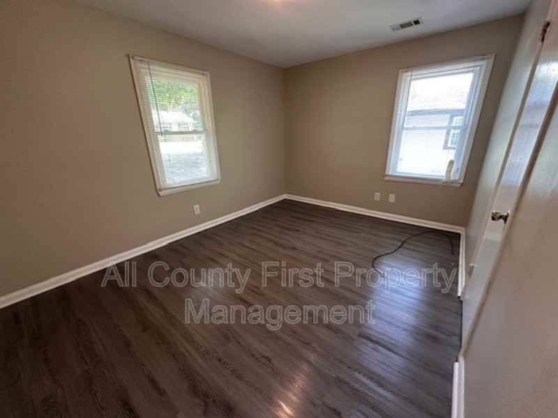 833B Commodore Dr Nw - Photo 3 of 7