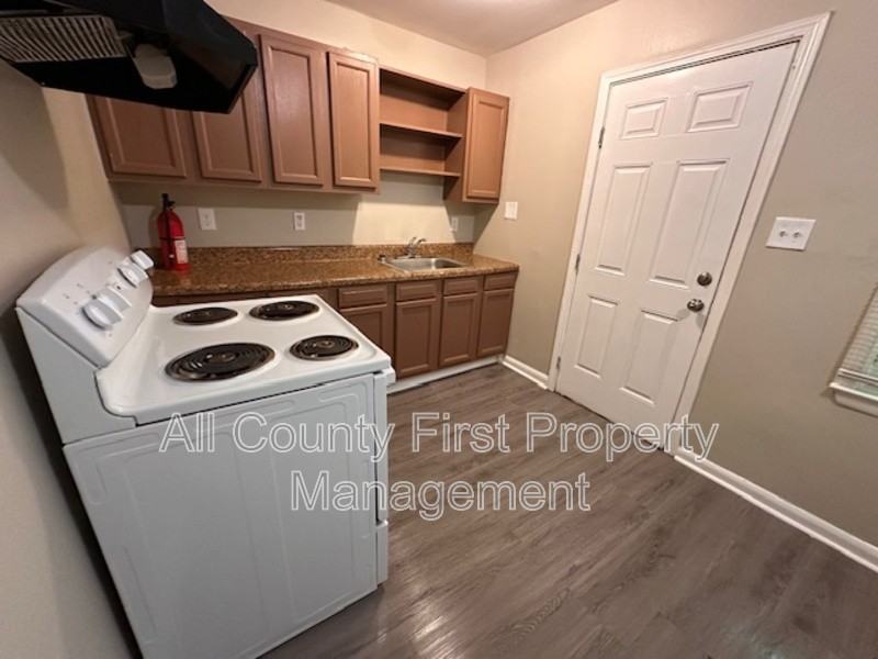 833B Commodore Dr Nw - Photo 4 of 7