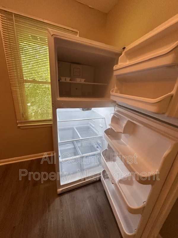 833B Commodore Dr Nw - Photo 5 of 7