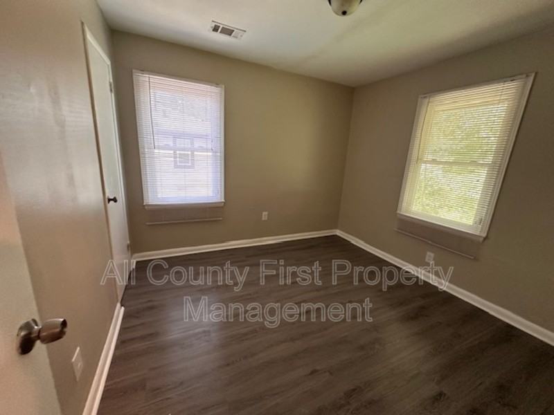 833B Commodore Dr Nw - Photo 6 of 7