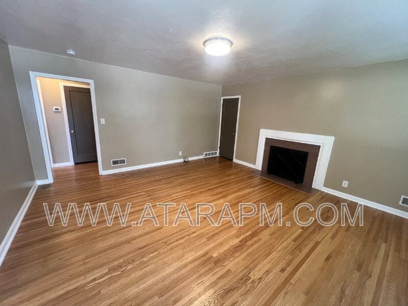 871 S Foothill Dr - Photo 2 of 27