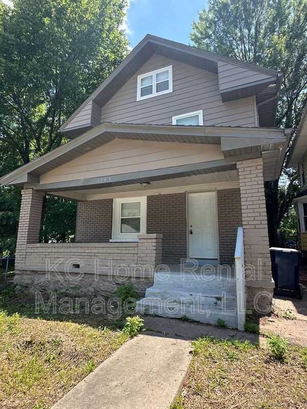 3203 E 26th Ter - Photo 2 of 50