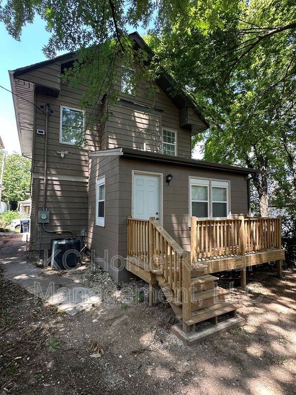 3203 E 26th Ter - Photo 3 of 50