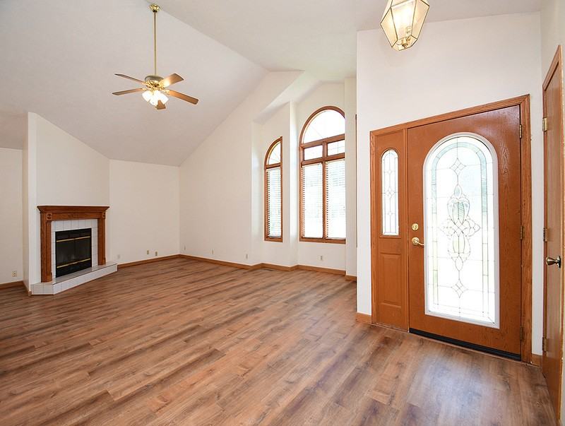 820 Redwood Rd - Photo 5 of 50