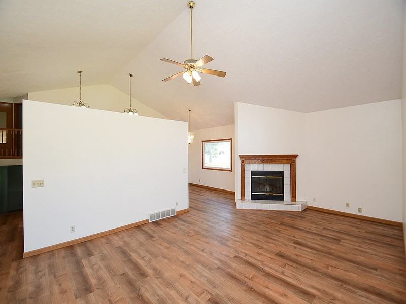 820 Redwood Rd - Photo 7 of 50