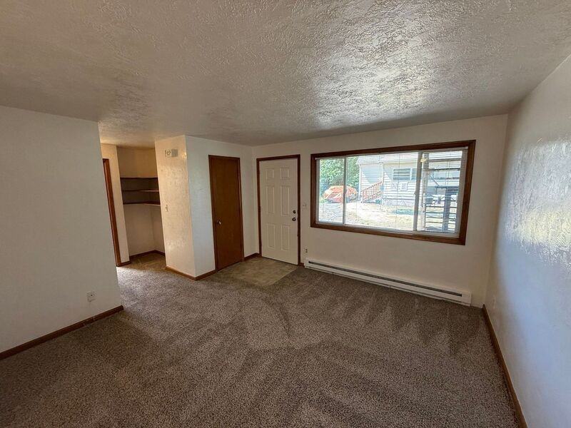 2022 Myrtle Ave Ne - Photo 2 of 18