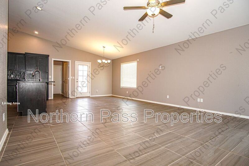 14913 Tierra Isaiah Ave - Photo 4 of 24