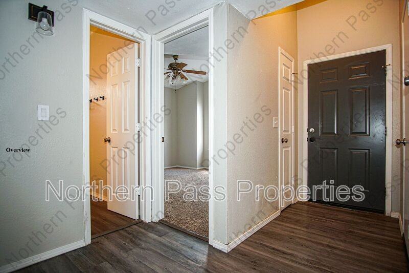 1686 Saint Stephen Pl - Photo 3 of 26