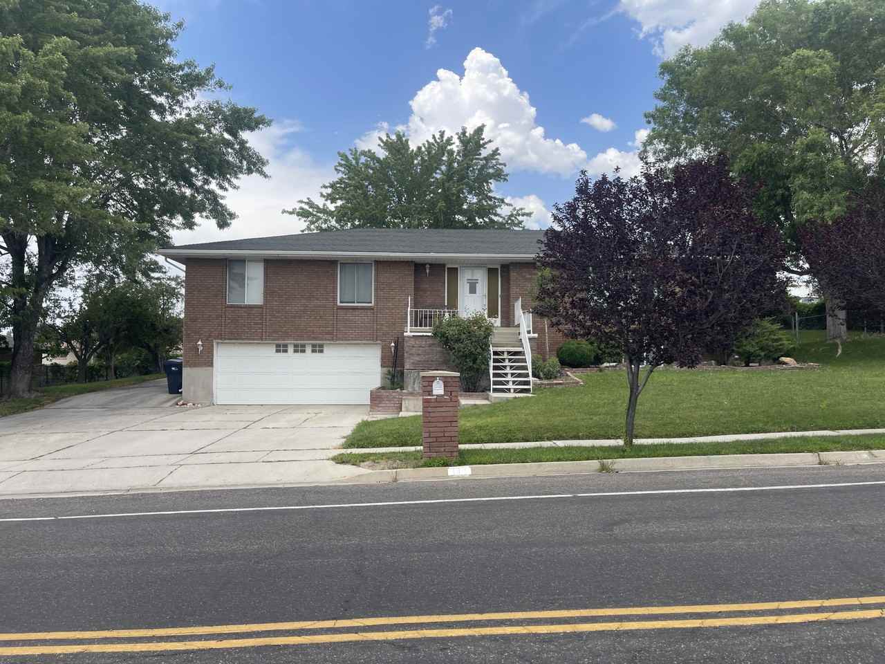 1391 E Buttercup Dr - Photo 2 of 19