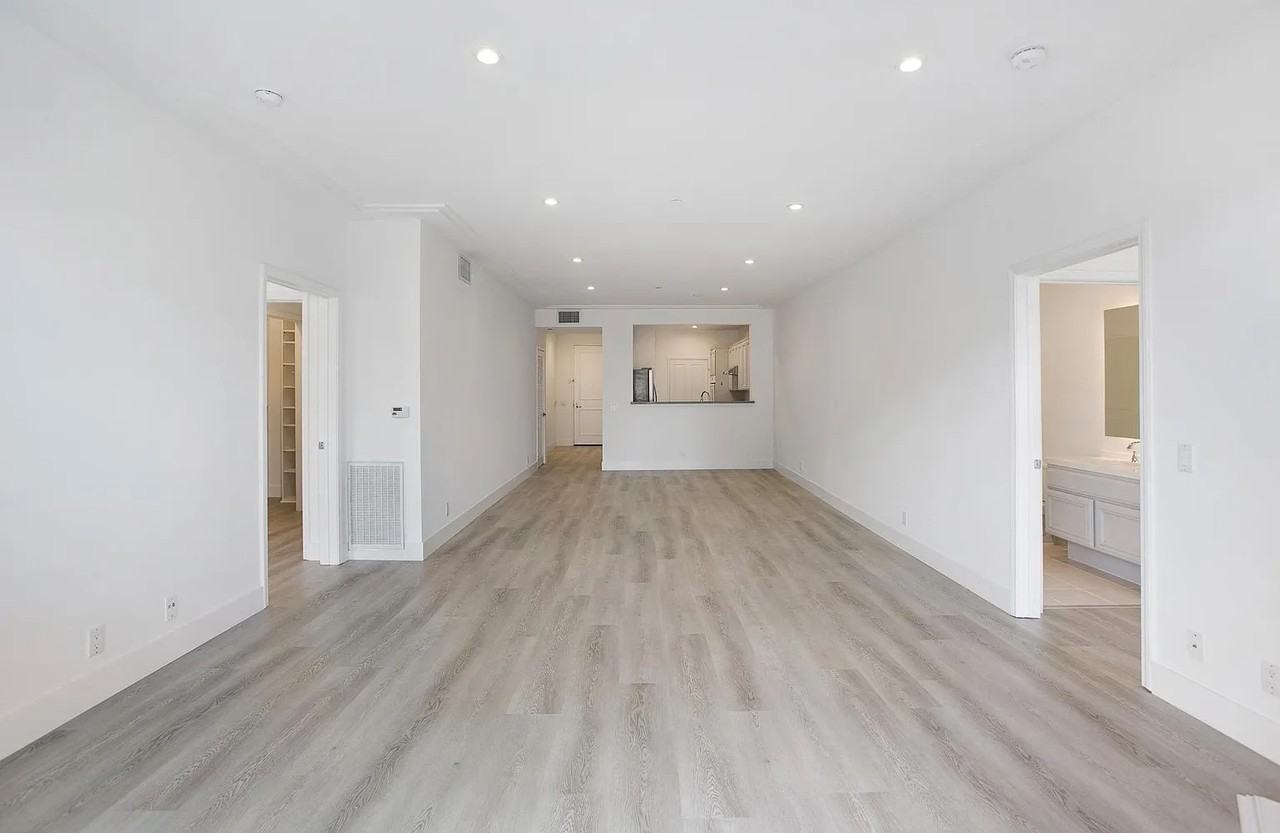 117 S Clark Dr #202 - Photo 3 of 20