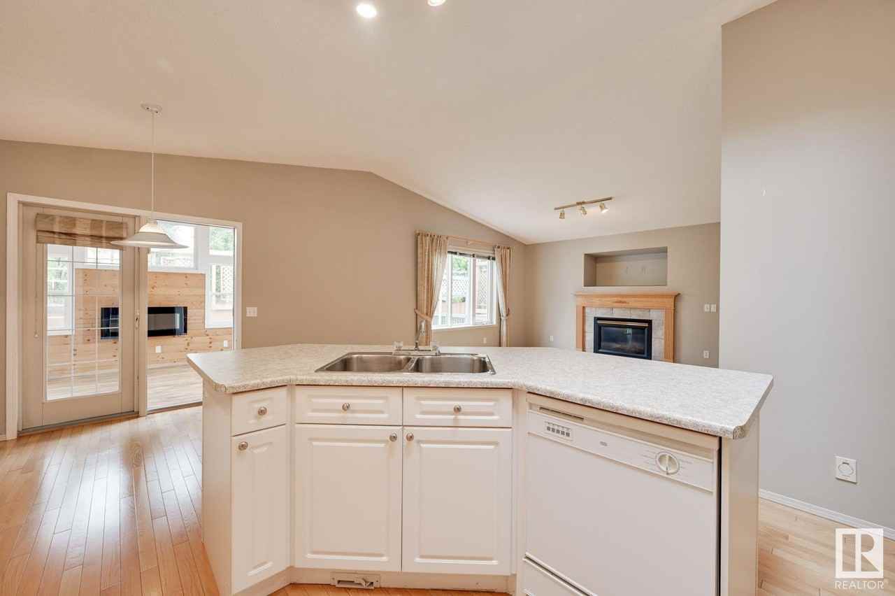 213 Deer Ridge Dr - Photo 2 of 19