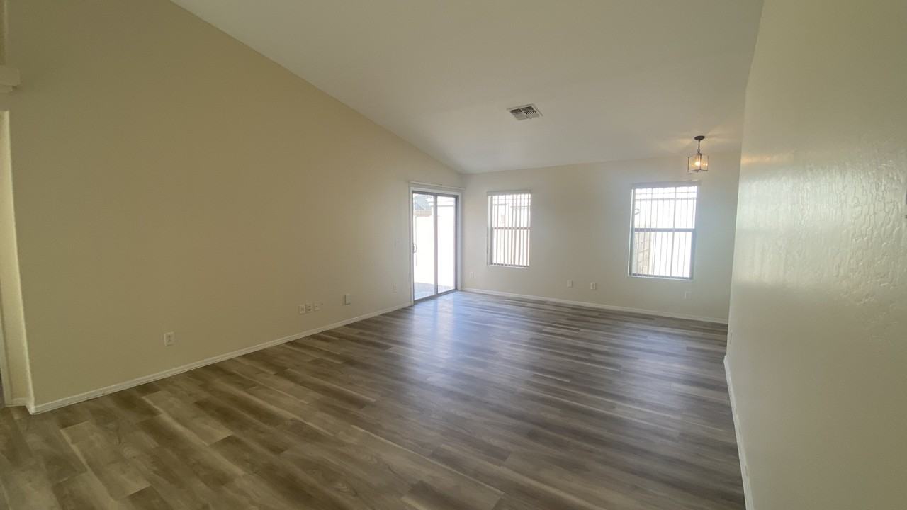 23718 W Chambers St - Photo 7 of 39