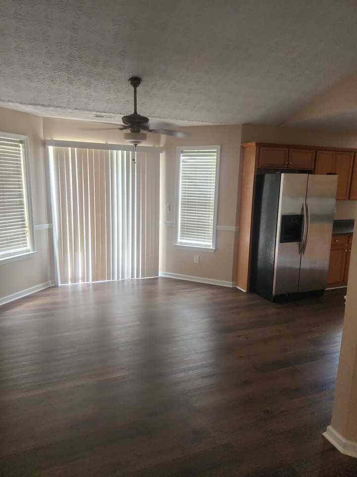 100 Creekside Trl - Photo 3 of 12