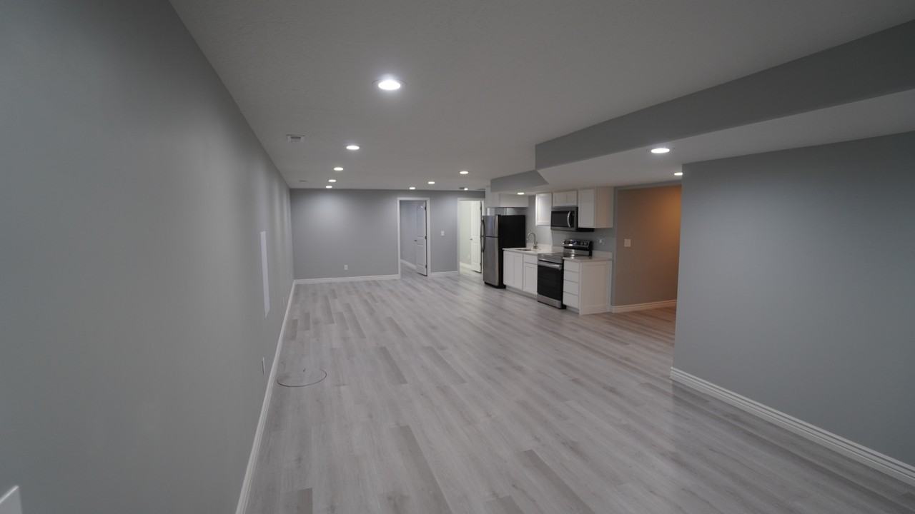 2210 Oak Ln - Photo 2 of 16