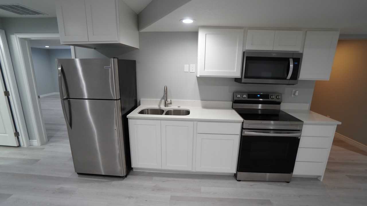 2210 Oak Ln - Photo 5 of 16