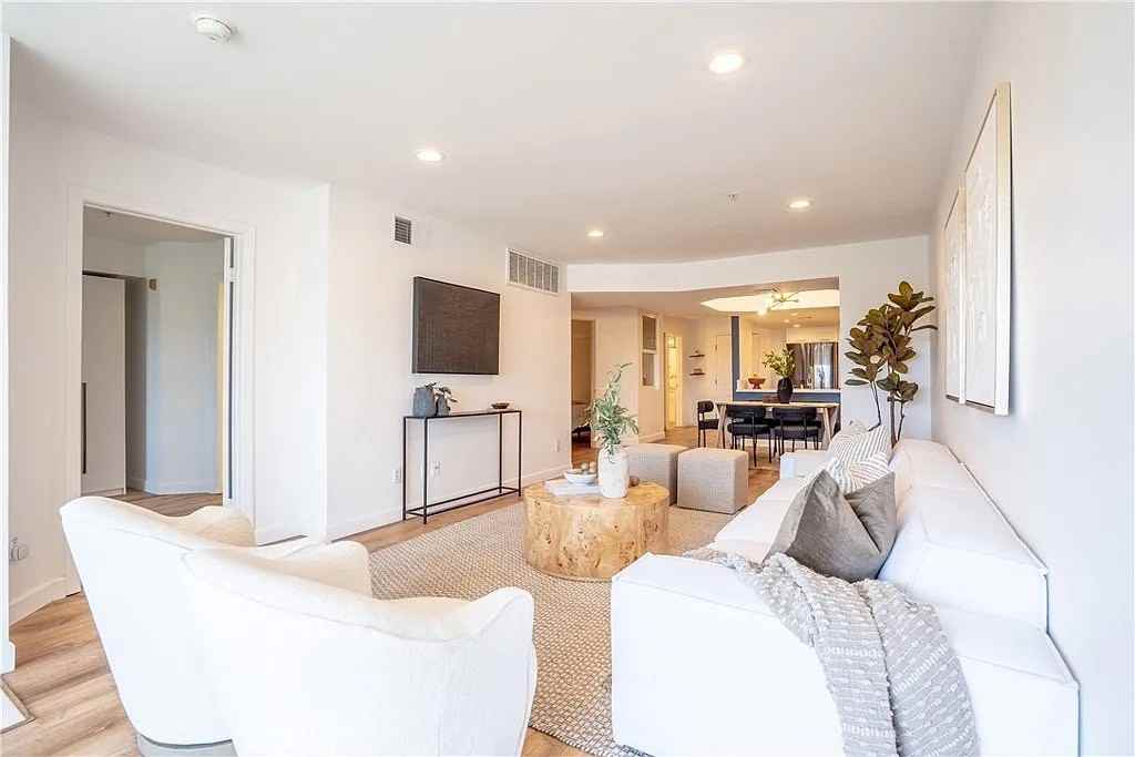 4755 Templeton St - Photo 3 of 31