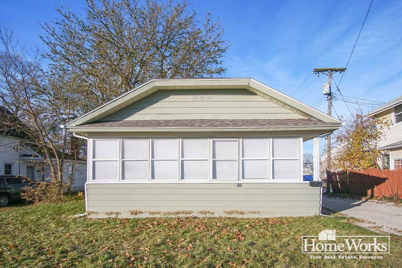 915 S Logan St - Photo 2 of 15