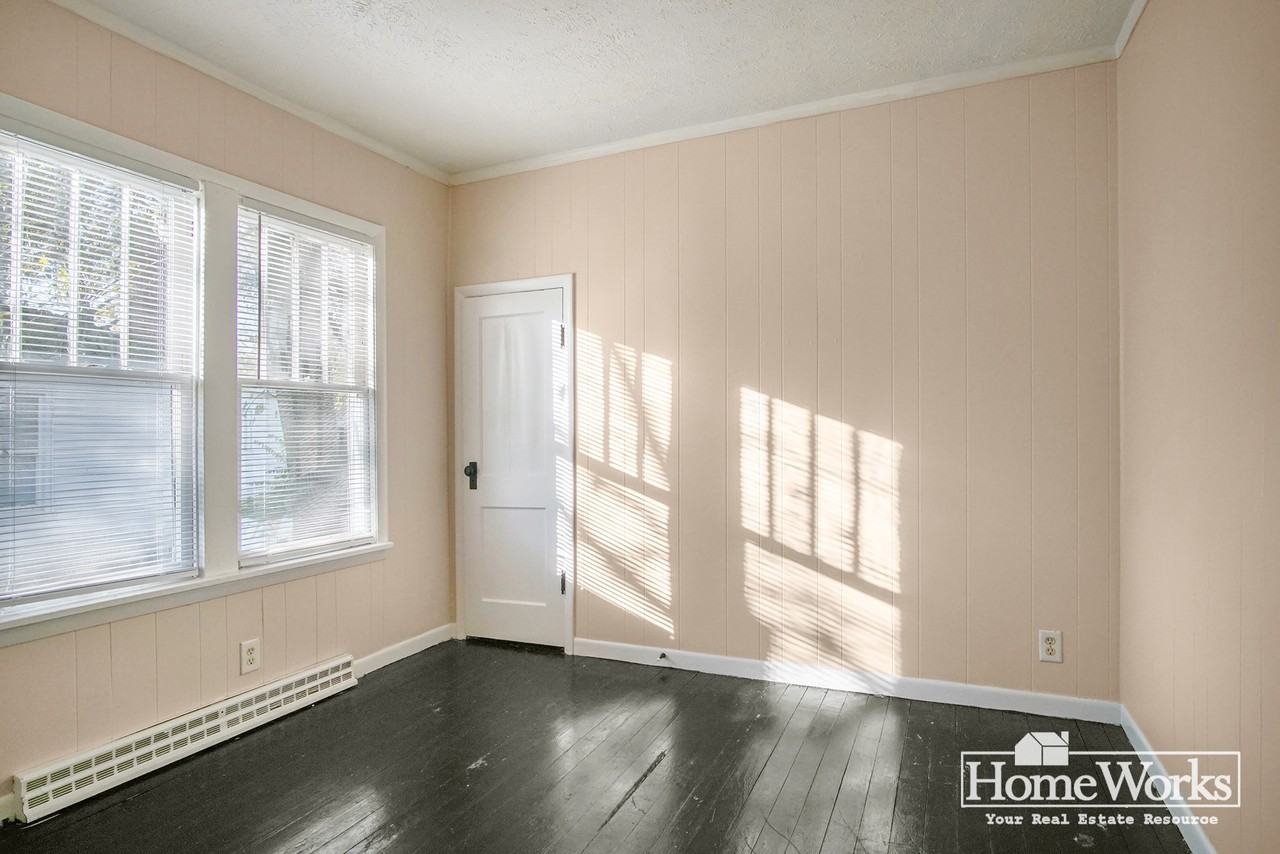 915 S Logan St - Photo 3 of 15