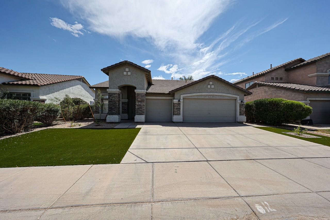 2211 W Olive Way - Photo 2 of 46