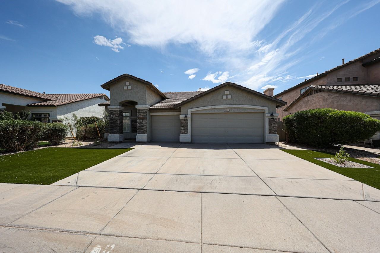 2211 W Olive Way - Photo 3 of 46