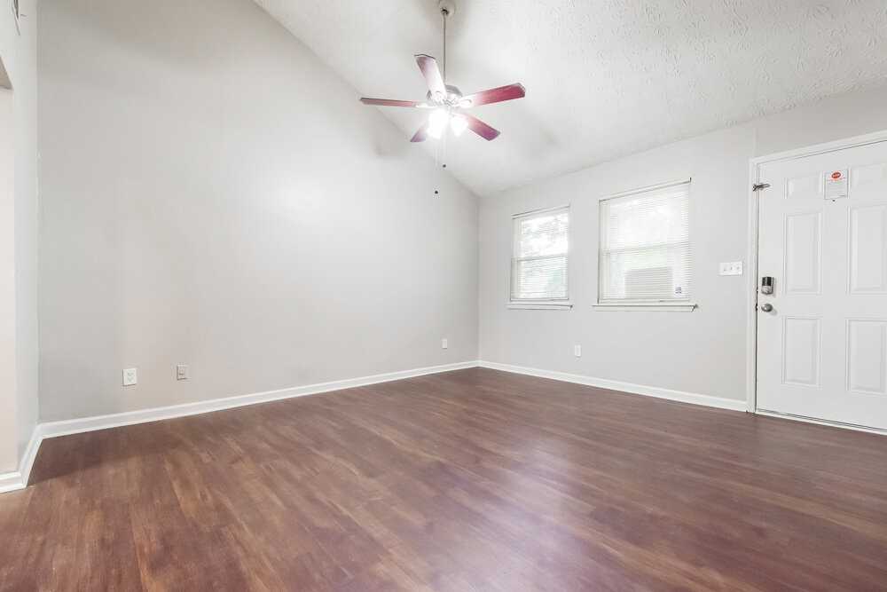 8985 Yarmouth Dr - Photo 3 of 16