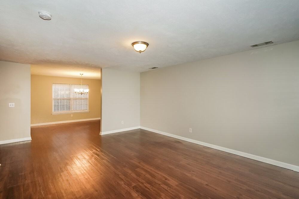 712 Holland Ridge Dr - Photo 5 of 17