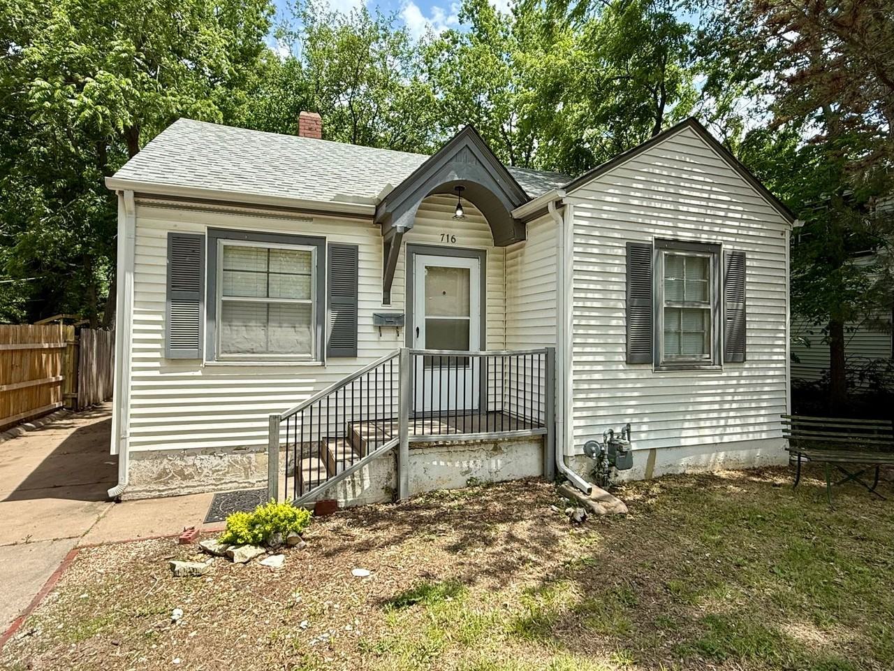 716 S Broadview St - Photo 3 of 23