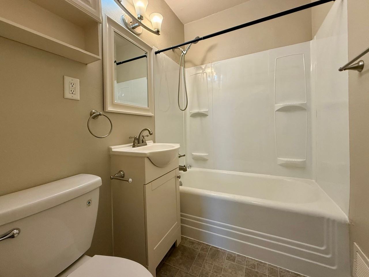 716 S Broadview St - Photo 7 of 23