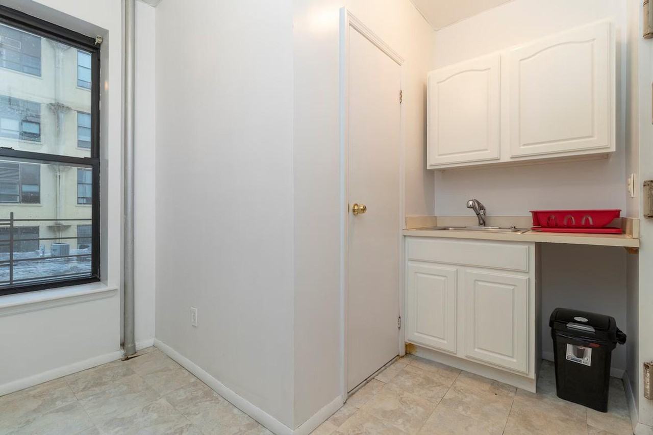 331 E 92nd St #1058692P - Photo 4 of 35