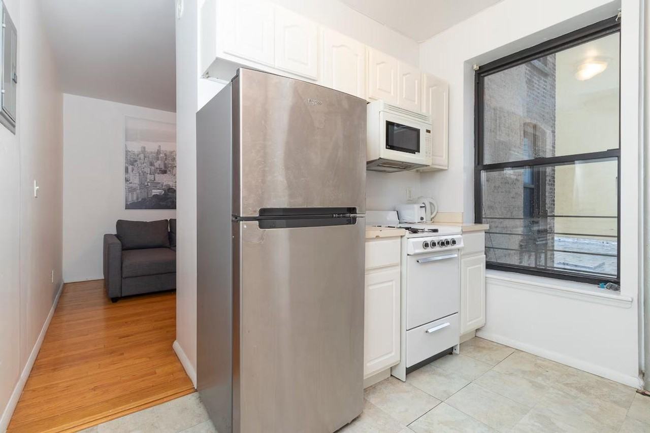 331 E 92nd St #1058692P - Photo 6 of 35