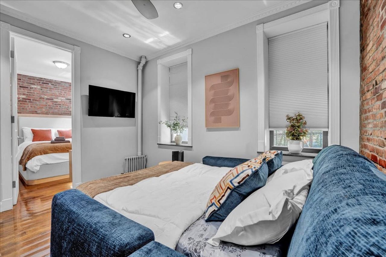 340 E 18th St #1250779P - Photo 3 of 29