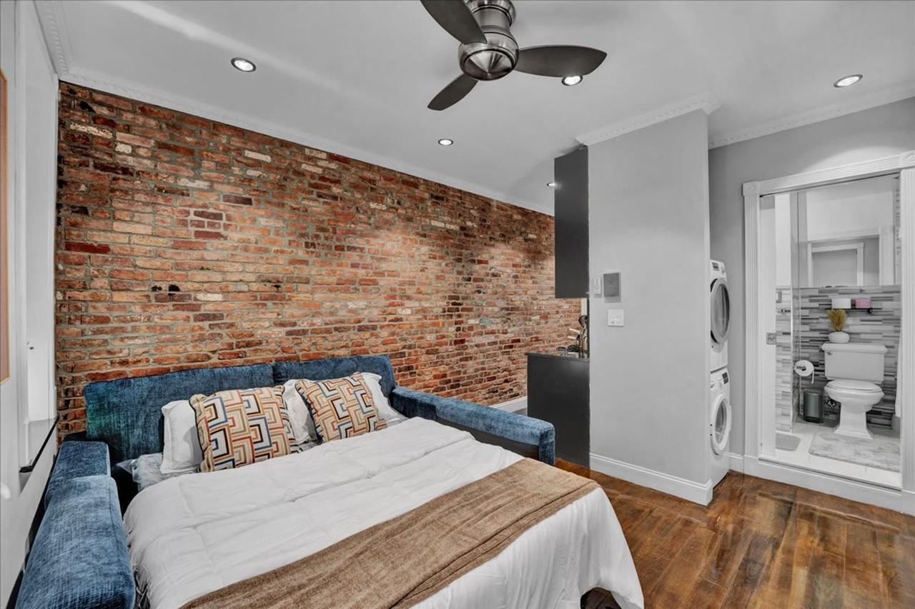 340 E 18th St #1250779P - Photo 6 of 29