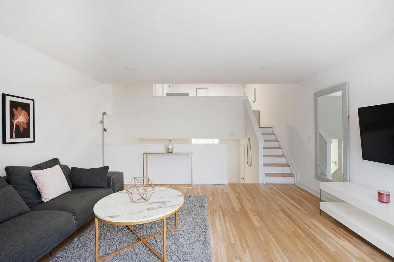 E 54th St #1251682P - Photo 2 of 14