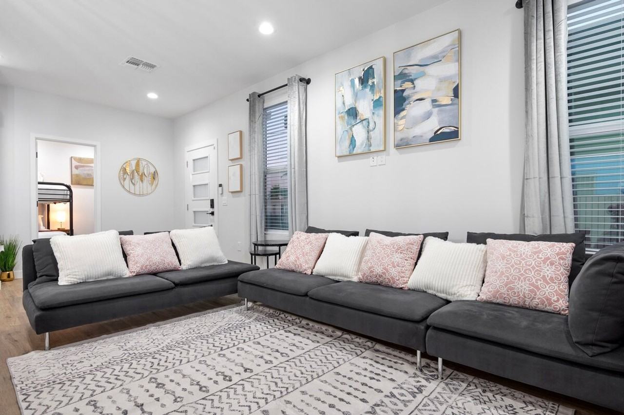 275 N Gateway Dr #1244332P - Photo 2 of 31