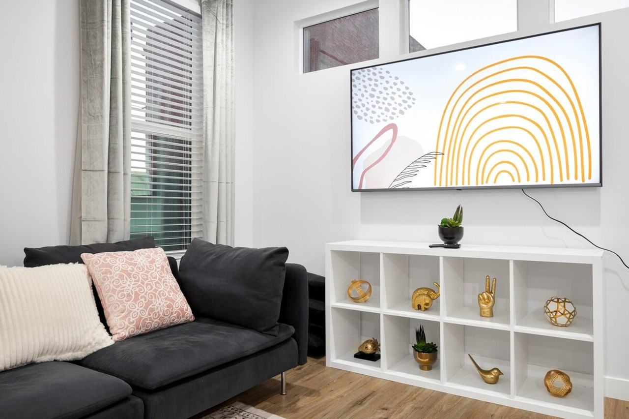 275 N Gateway Dr #1244332P - Photo 3 of 31