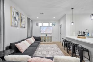 featured image of 275 N Gateway Dr