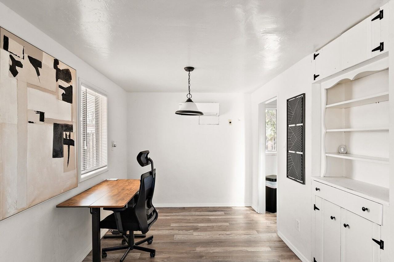 704 W Main St #1244338P - Photo 5 of 18