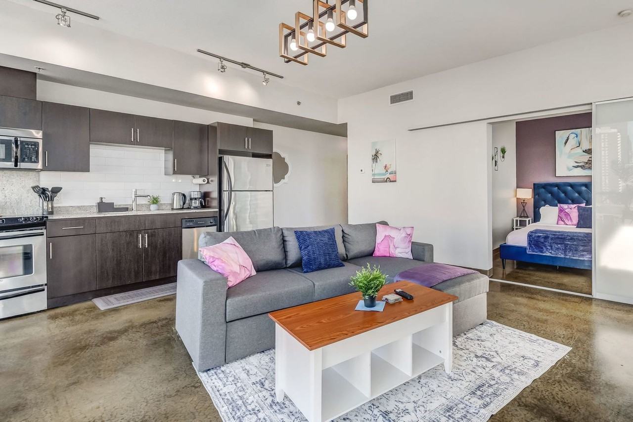 135 13 Ave Sw #1244630P - Photo 2 of 20