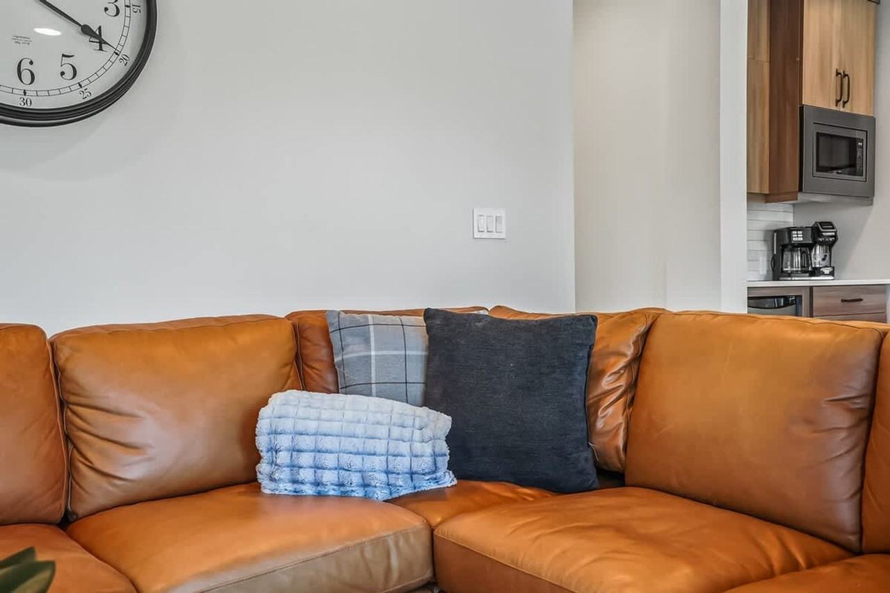 1013 Yew Wood St #1250612P - Photo 4 of 46