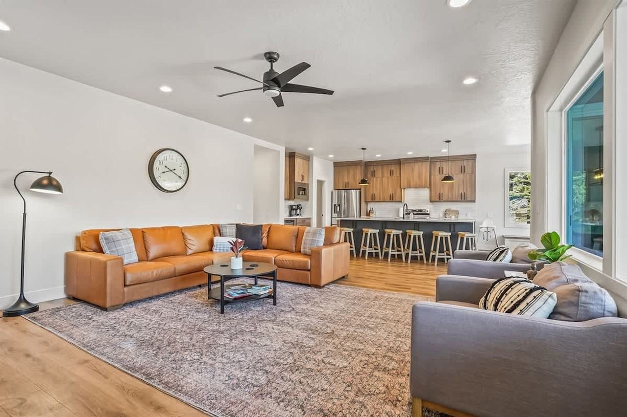 1013 Yew Wood St #1250612P - Photo 5 of 46