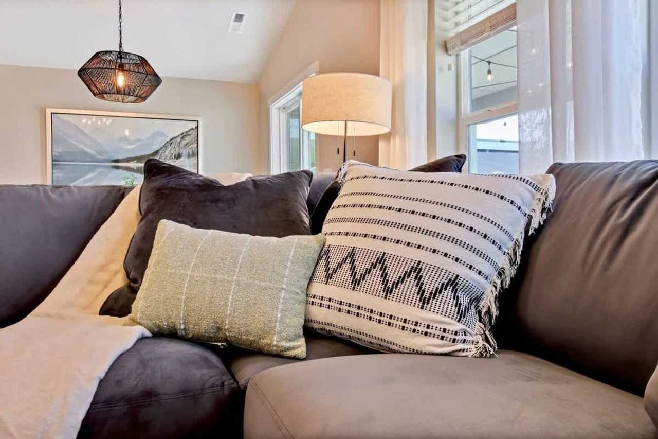 187 W Waukesha St #1250655P - Photo 2 of 44