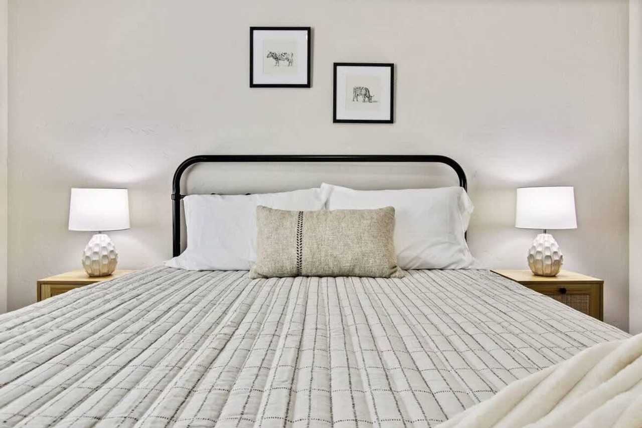 187 W Waukesha St #1250655P - Photo 6 of 44